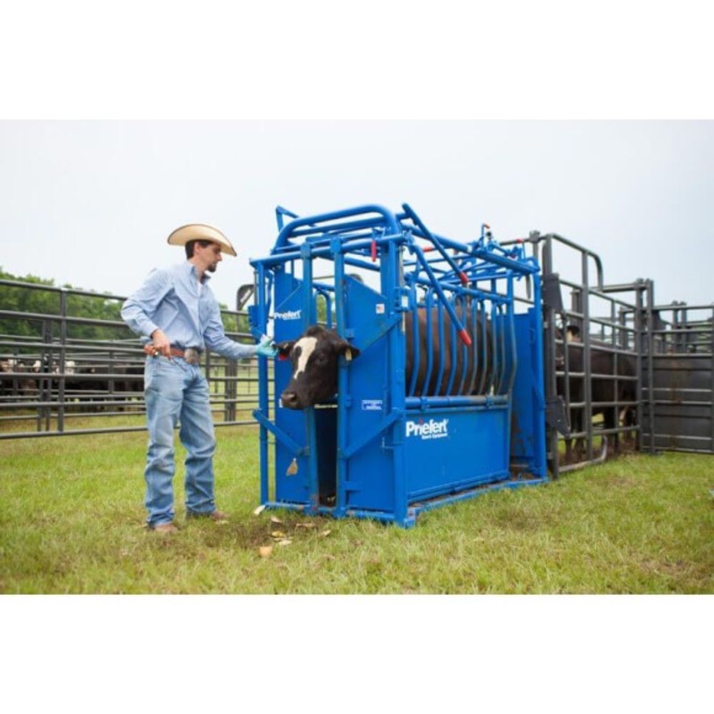 Priefert, Squeeze Chute with Head Gate, S04