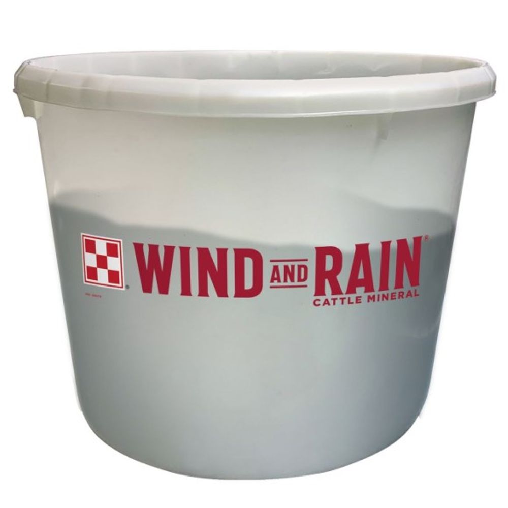 Purina, Wind & Rain Mineral Tub with Altosid Fly Control, 125 lb