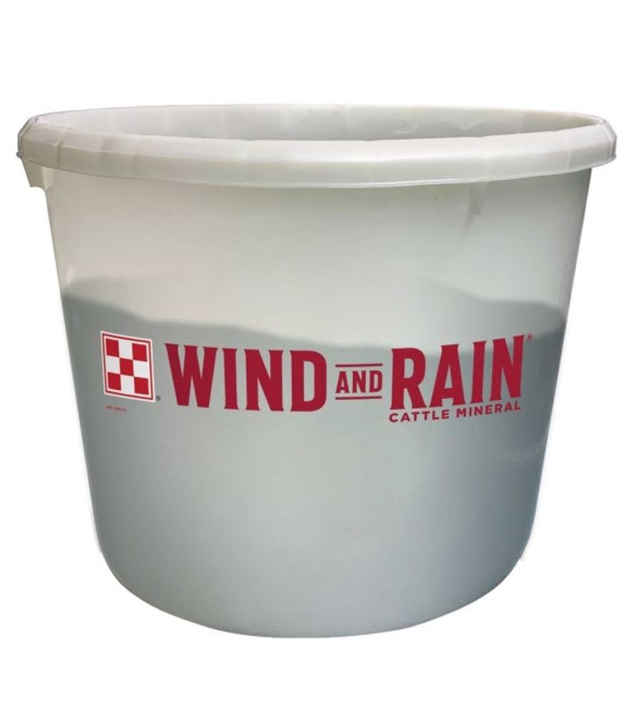 Purina, Wind & Rain Mineral Tub with Altosid Fly Control, 125 lb