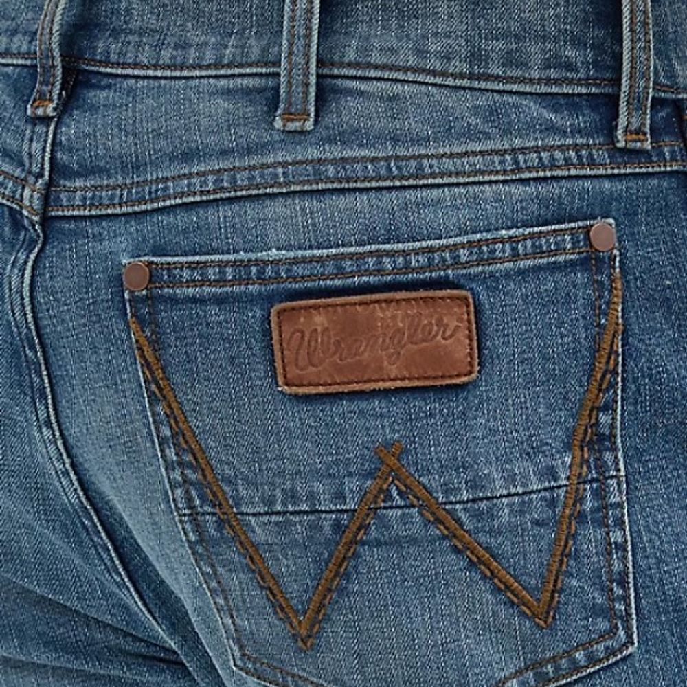 Wrangler, Men's Bryson Retro Slim Fit Bootcut Jeans, 112358238