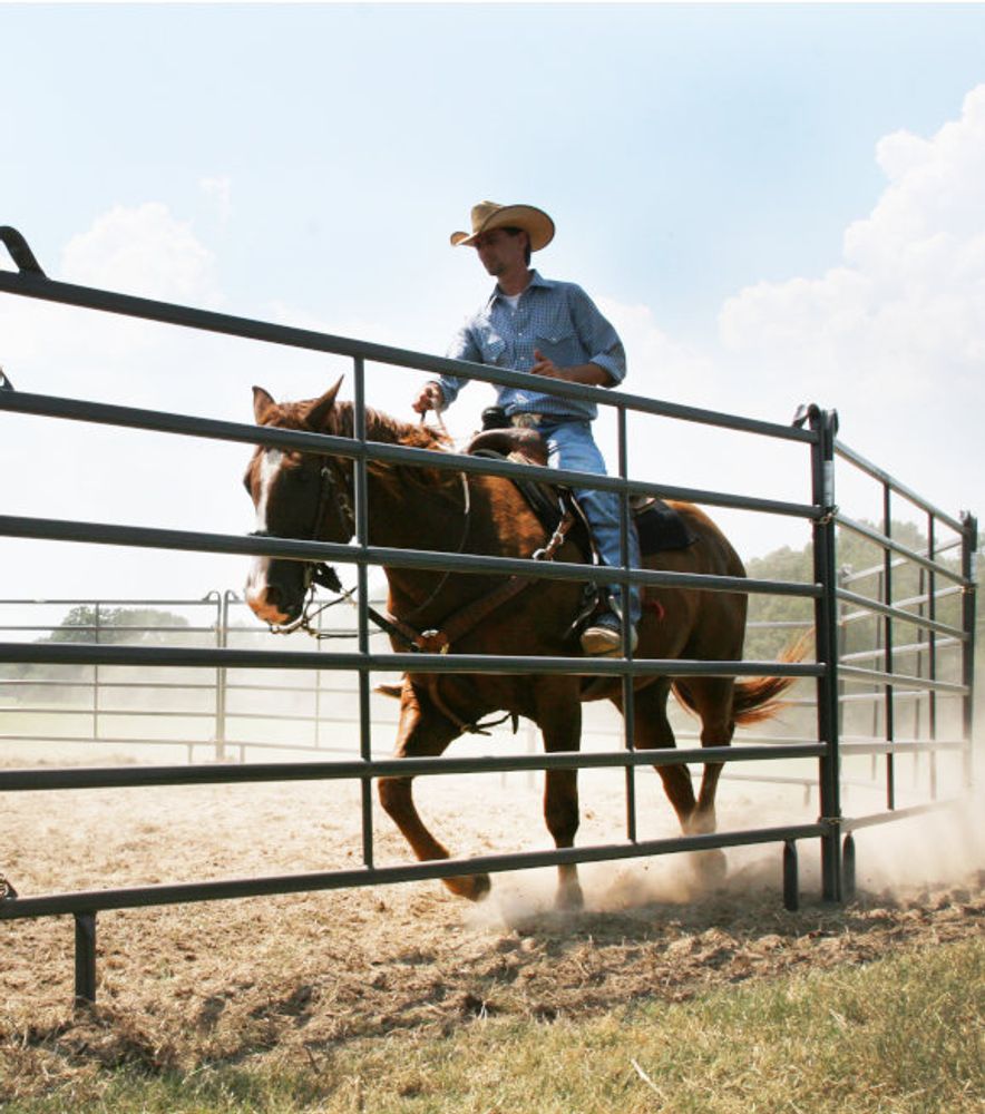 Priefert, 50' Premier Round Pen with Entrance Panel