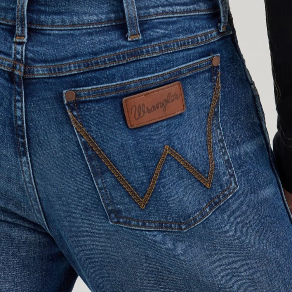 Wrangler, Men's Retro Relaxed Fit Bootcut Jean